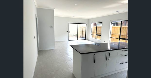 Gorgeous 4 Bedroom Home in Smith's Park Estate!! - Photo 1