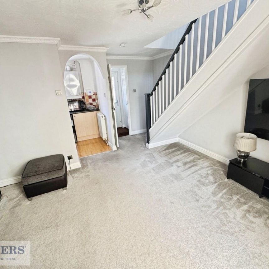 2 bedroom House To Let Total Size: 582 SQ FT - Photo 1