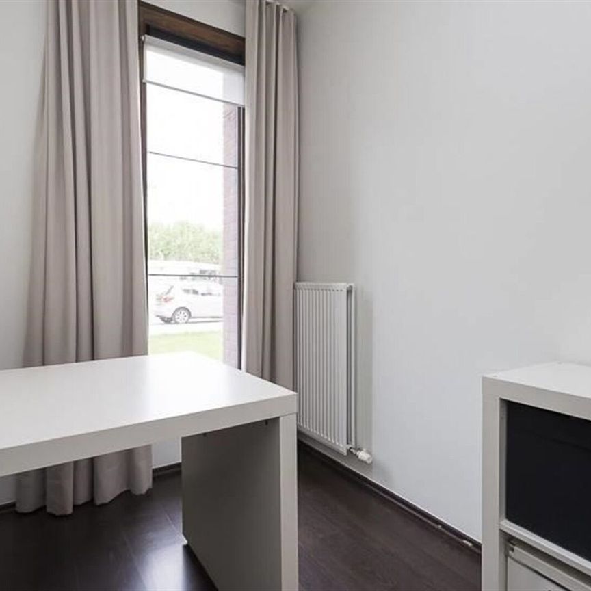 Gelijkvloers appartement met parking gelegen in een groene omgeving - Photo 1