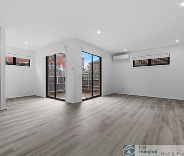 Brand New Townhouse living at its best ! - Photo 2