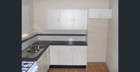 NEAT AND TIDY ONE BEDROOM UNIT IN FANTASTIC LOCATION - Photo 3