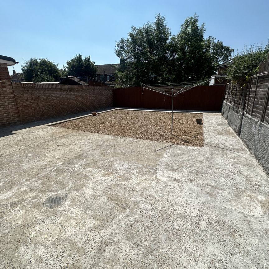 Burket Close, Greater London, UB2 - Photo 1