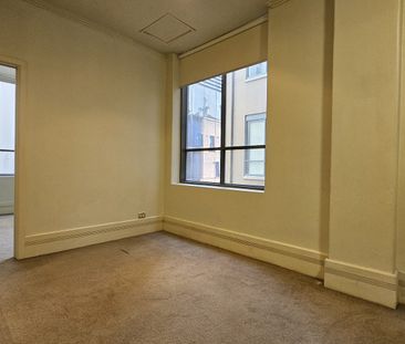 VERY LARGE, FLEXIBLE TERM, FURNISHED OPTION - Photo 5