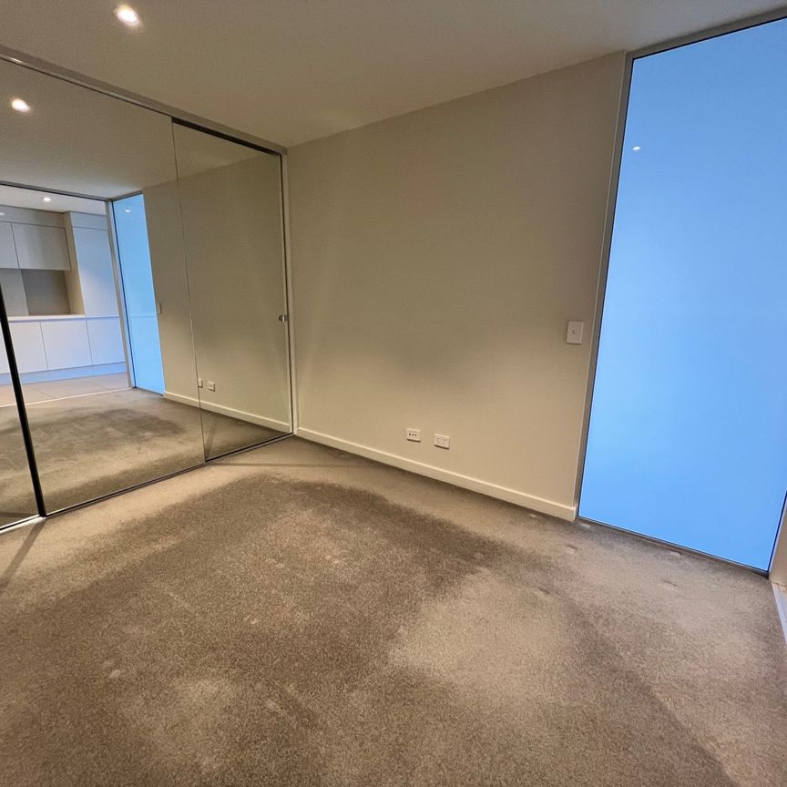Spacious and Modern Apartment in Perfect Location! - Photo 1