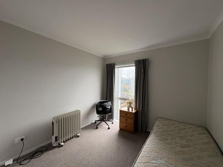 Spacious 4-Bedroom Townhouse in Prime Forest ... - Photo 4