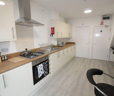 1 bedroom in a house share to rent - Photo 2