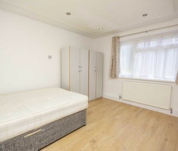 Parkfield Close, HA8, London - Photo 6
