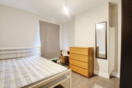 4 bedroom semi-detached house to rent - Photo 5