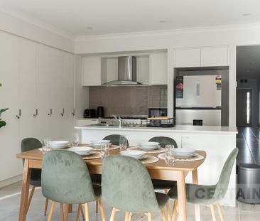 Stylish Fully Furnished Co-Living Rooms with Private Bathrooms – Al... - Photo 4