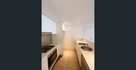 🌟 Luxury 2-Bedroom 2-Bathroom Fully Furnished Apartment in the Heart of Zetland! CONFIRM THE LEASE TERM IN ADVANCE! - Photo 4