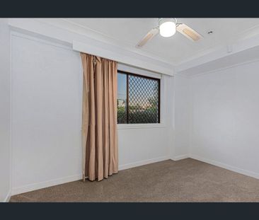 Charming Hillcrest Home Awaits You - Photo 1