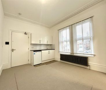 Warren Close, Bexleyheath, Kent, DA6 7LU - Photo 3