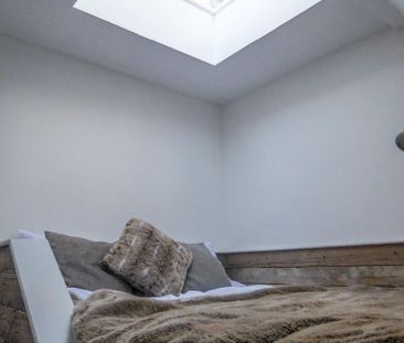 1 bedroom character property to rent - Photo 3