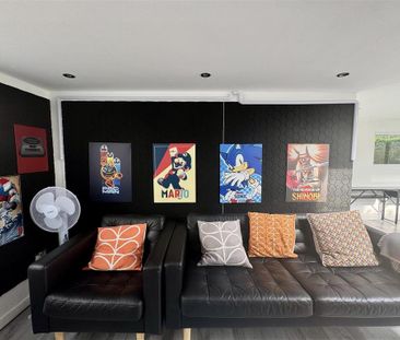 4 bedroom terraced house to rent - Photo 1