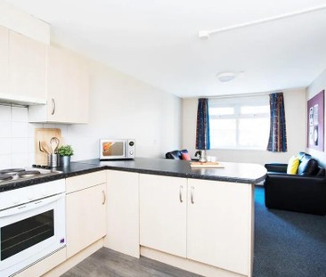 1 bedroom in a flat share to rent - Photo 4