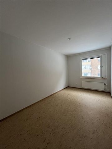 Blåskäggs gränd 64, Hovsjö - Photo 2