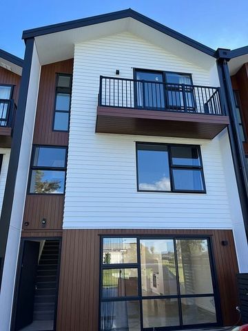 Room for rent in modern 4BR Townhouse in Te Atatu! - Photo 5