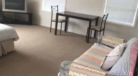 Sunny Wanaka Studio with Views to Rent - Photo 2