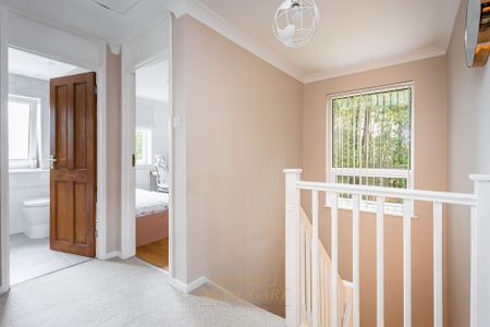 Savernake Walk, Crawley, RH10 - Photo 2