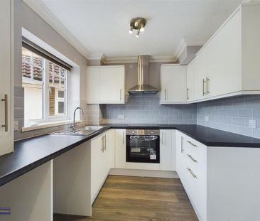 3 bedroom semi-detached house to rent - Photo 2