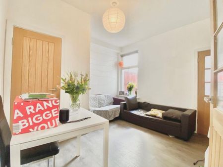 4 bedroom terraced house to rent - Photo 2