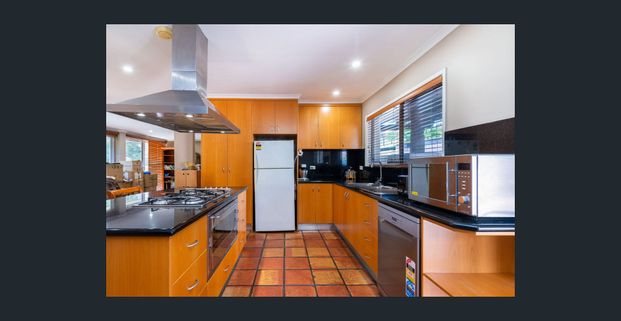 Pool & Entertaining - Photo 1