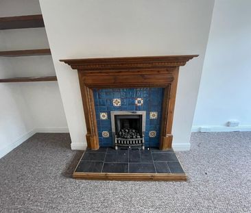 Cross Flatts Parade, Leeds - Photo 4