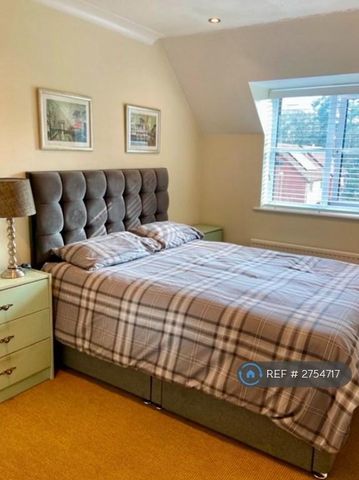 1 bedroom in a flat share to rent - Photo 2