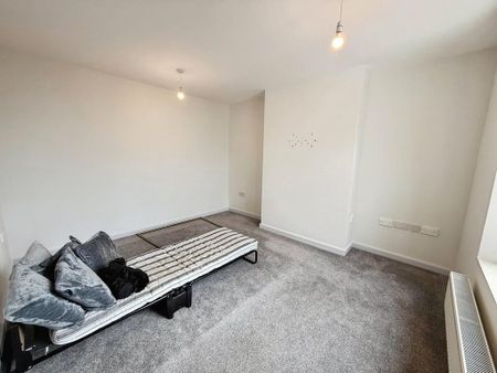 4 bedroom terraced house to rent - Photo 4