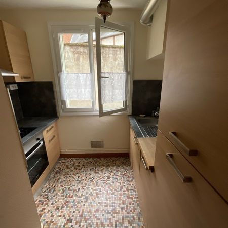 A LOUER - Centre Historique - T2 de 43.70m² avec garage et cave - Photo 1