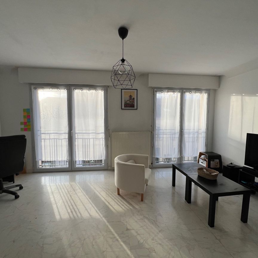 Location Appartement 1 pièce 45m² LA ROCHE SUR YON 85000 - Photo 1