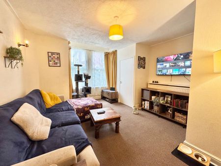 2 bedroom maisonette to rent - Photo 2