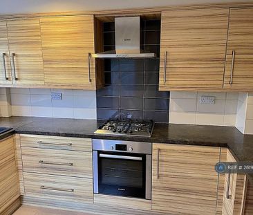 3 bedroom end of terrace house to rent - Photo 4