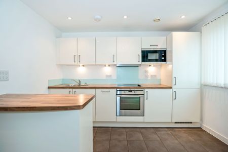 2 bedroom apartment to rent The Blue Building, Gunwharf Quays, Portsmouth, PO1 - Photo 4