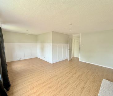 3 bedroom semi-detached bungalow to rent - Photo 1