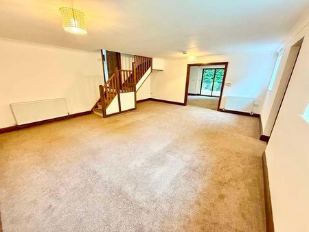 Brook Cottage, Ty Canol, NP44 - Photo 3