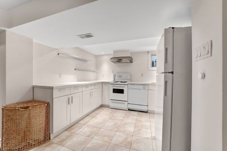 For Lease - 493 Winnette Avenue, Toronto, Ontario - Photo 3