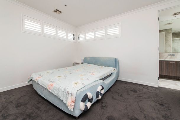 Functional living- Four spacious bedrooms and four luxurious bathrooms. - Photo 1
