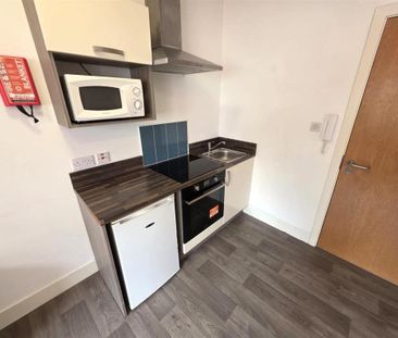 Studio to rent - Photo 2