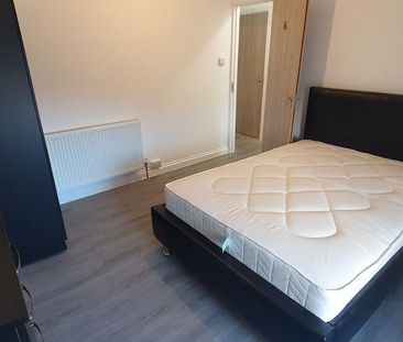 6 bedroom terraced house to rent - Photo 4