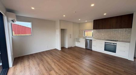 Brand new 2 bedroom, 2 bathroom Townhouse! - Photo 3