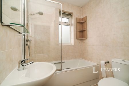 3 bedroom house to rent West Green, Middleton, Manchester, M24 - Photo 3