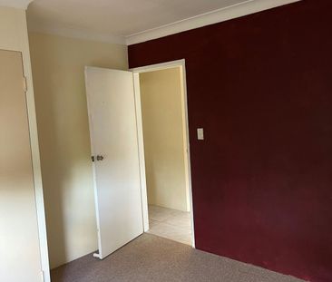 Well-Maintained Top Floor Apartment in Quiet, Convenient Location - Photo 3