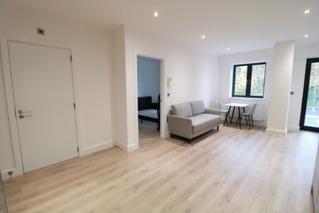 Broadoaks, Streetsbrook Road - Photo 4