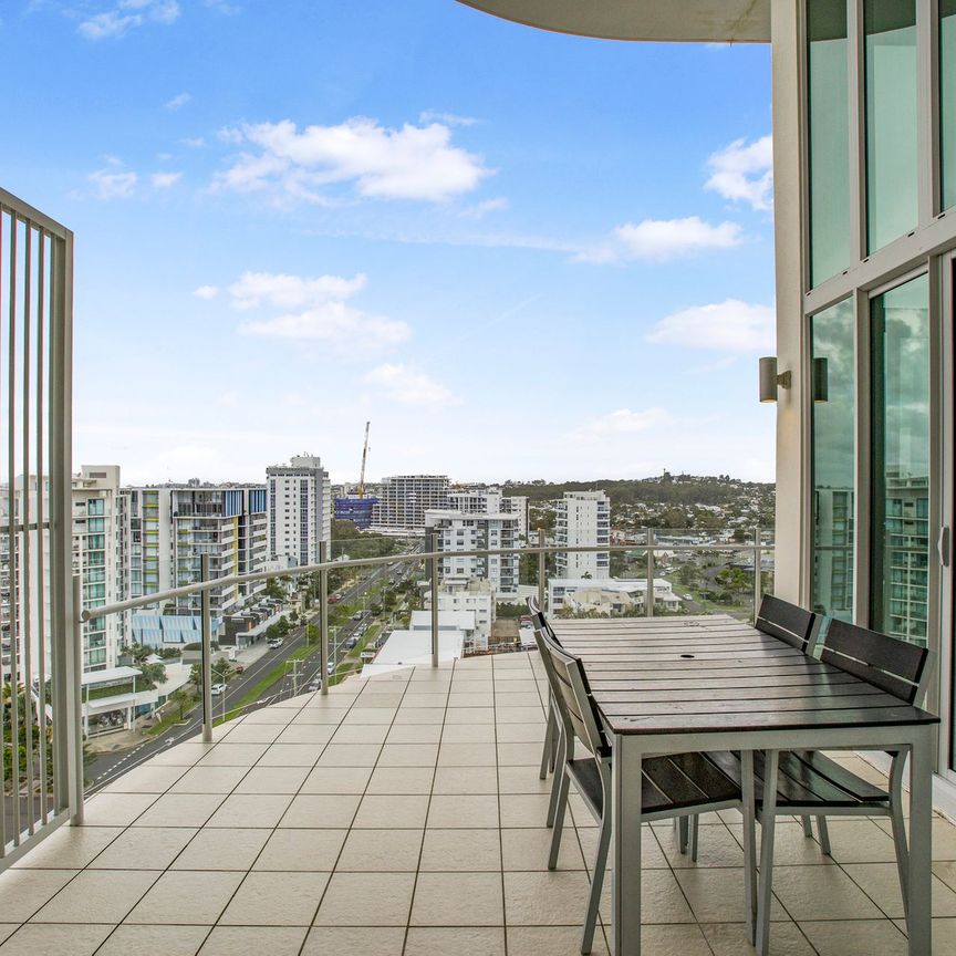 Luxurious Multi-Level Penthouse with Private Rooftop Jacuzzi & Panoramic Views - Photo 1