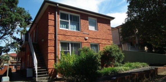 TWO BEDROOM UNIT IN CENTRE OF HURSTVILLE - Photo 2