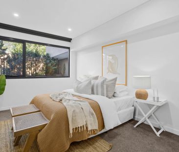 Flawless modern comfort and convenience - Photo 5