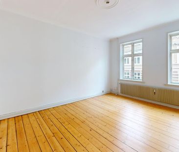 Central 3-værelses lejlighed i Aalborg med gode lysforhold - Photo 2
