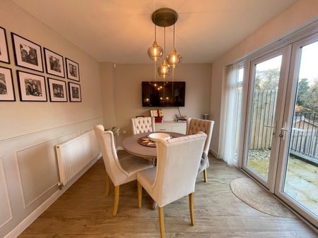 4 bedroom semi-detached house to rent - Photo 5