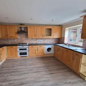3 bedroom terraced house to rent - Photo 2